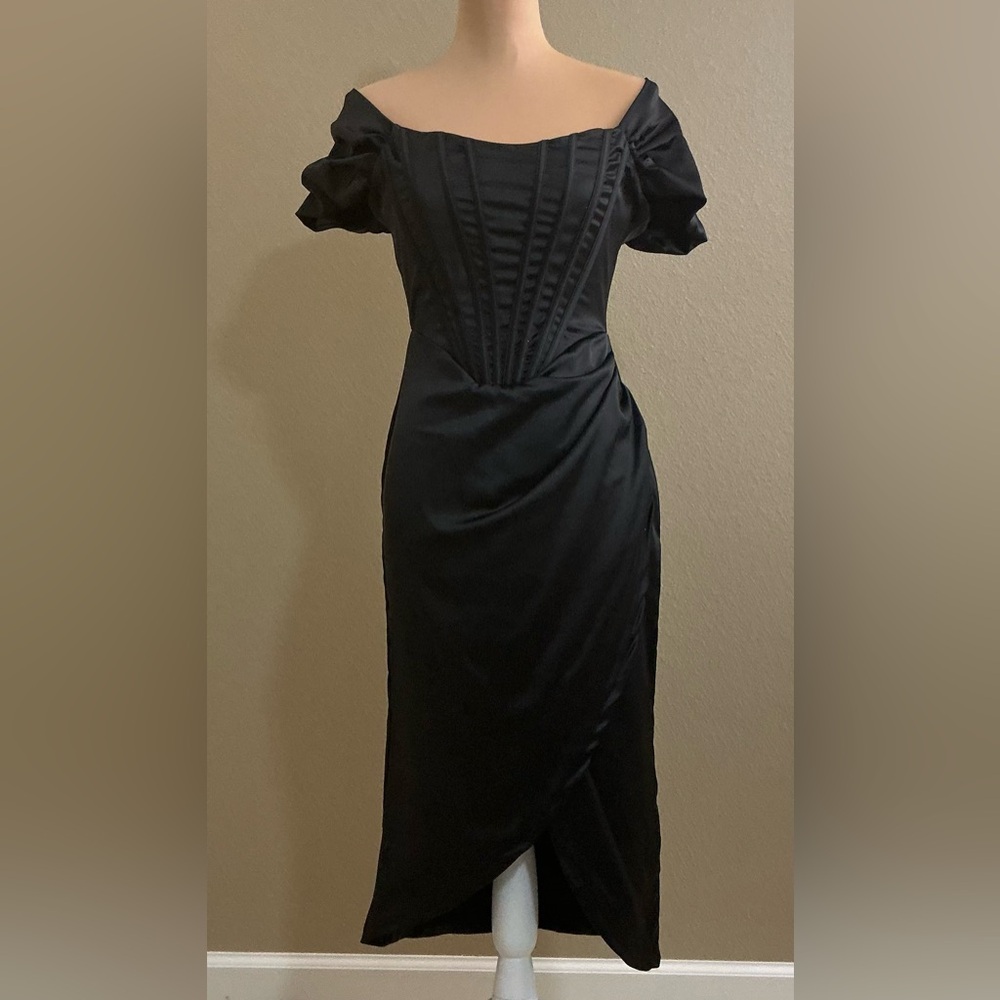 Elegant Off-Shoulder Black Midi Dress